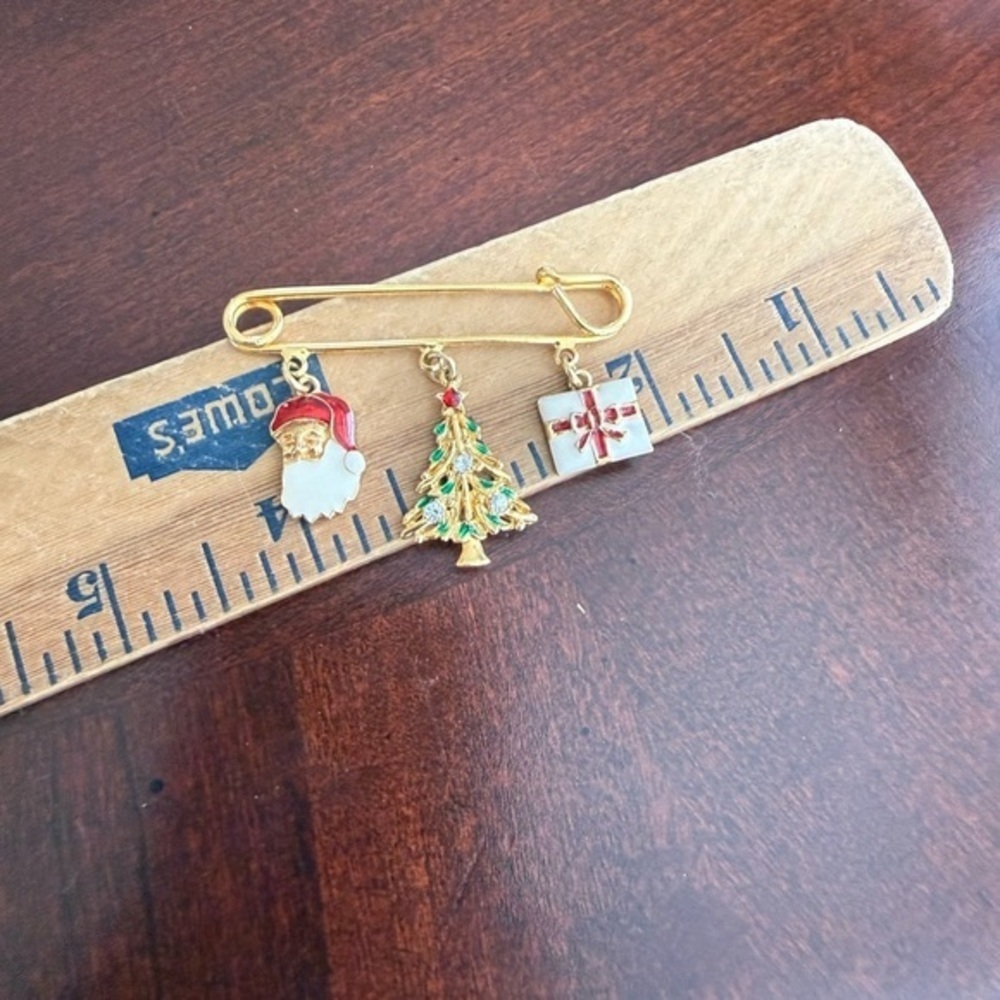 Vintage Christmas brooch